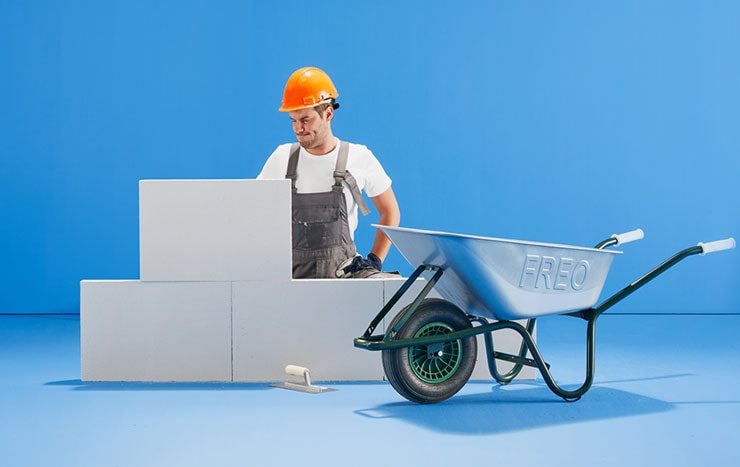 Bouwvakker aan het verbouwen